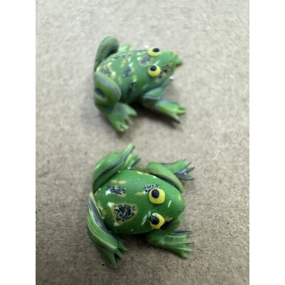 Handmade Polymer Clay Green Frog Post Back Stud Earrings Toad Detailed - Picture 5 of 7